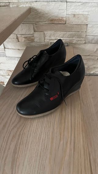 Zapatos con cuña de piel