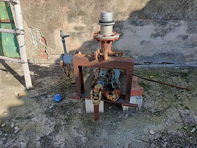 Bomba de riego KSB y motor remolque