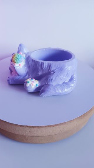 Piccola fioriera per gatti in ceramica