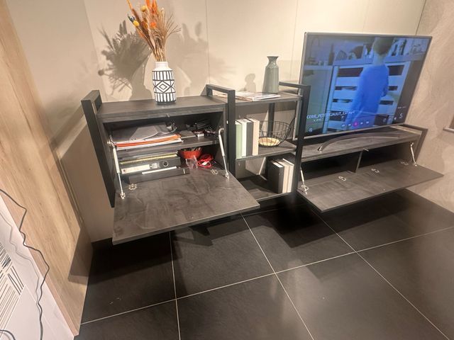 MUEBLE TV suspendido marca SCHMIDT