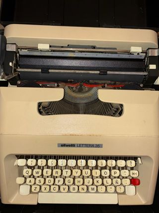 Maquina de escribir Olivetti Letera 35