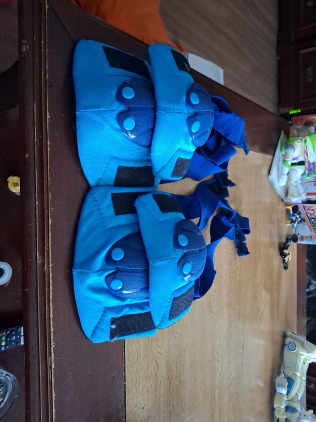 Patines ajustables Disney con coderas y rodilleras