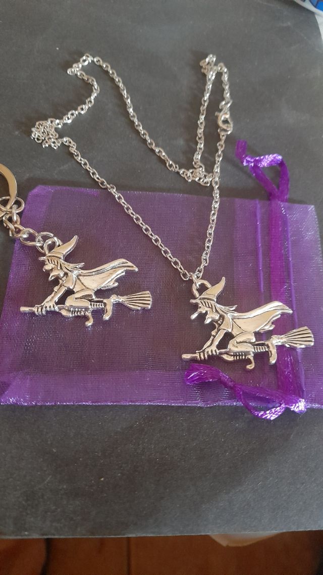 Colgante o llavero bruja