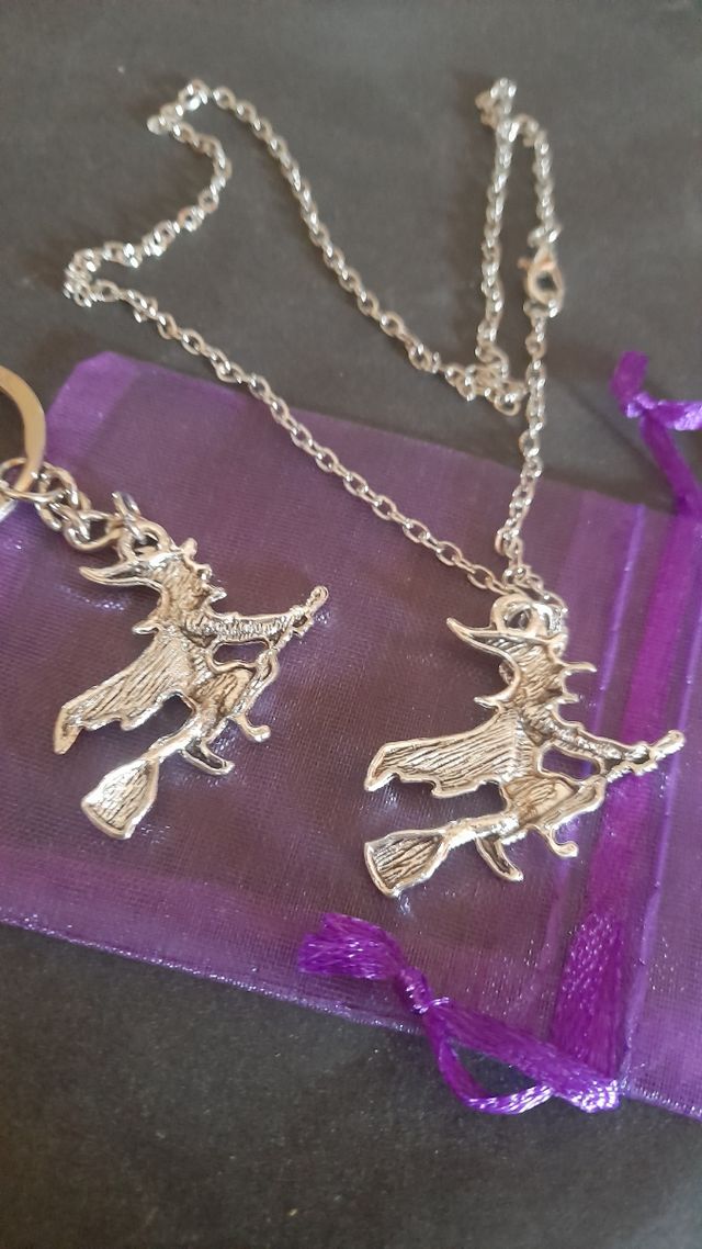 Colgante o llavero bruja