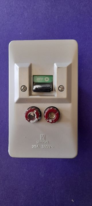 Interruptor portafusibles simon 25A