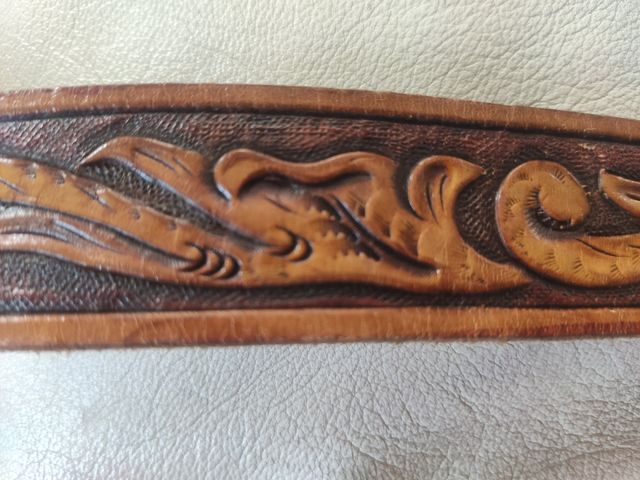 CINTURON DE CUERO REPUJADO