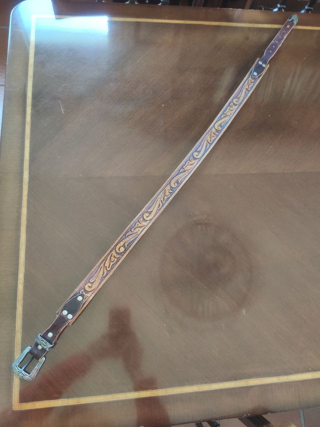 CINTURON DE CUERO REPUJADO