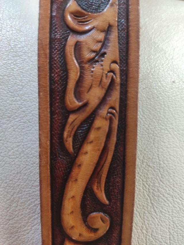 CINTURON DE CUERO REPUJADO