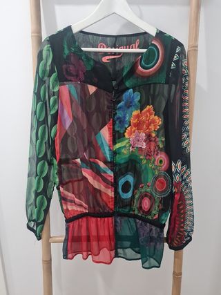 Preciosa blusa Desigual talla S