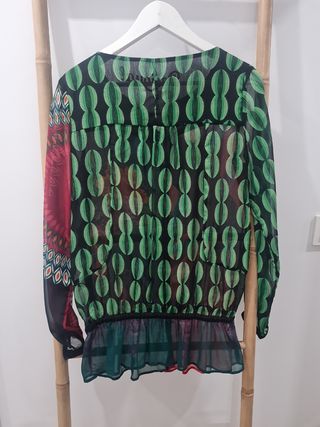 Preciosa blusa Desigual talla S