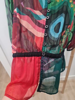 Preciosa blusa Desigual talla S