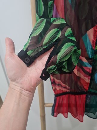 Preciosa blusa Desigual talla S