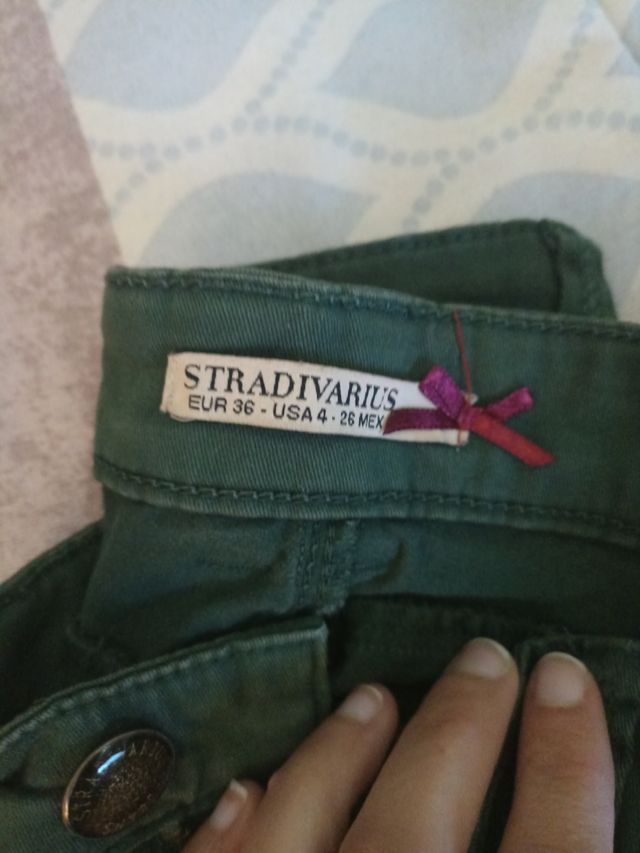 Jeans verde Stradivarius talla 36
