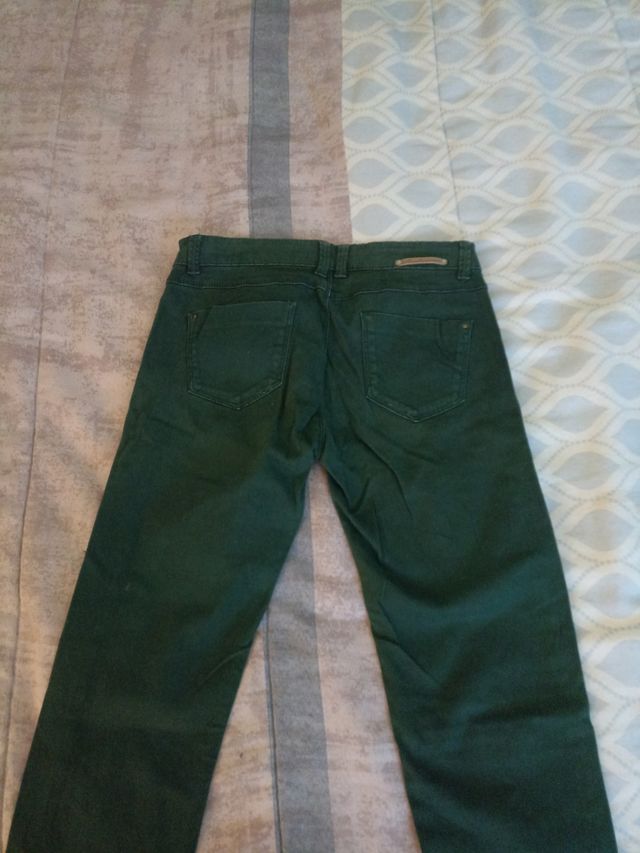 Jeans verde Stradivarius talla 36
