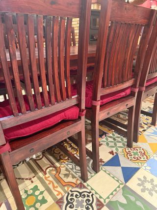 Mesa rústica de salón con 10 sillas a juego