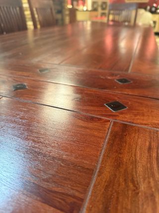 Mesa rústica de salón con 10 sillas a juego