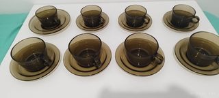 4 Tazas pequeñas y 4 grandes vidrio marrón