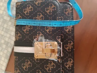 Cartera mujer guess nueva con etiqueta