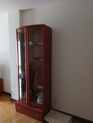 Vitrina marrón para salón como nueva