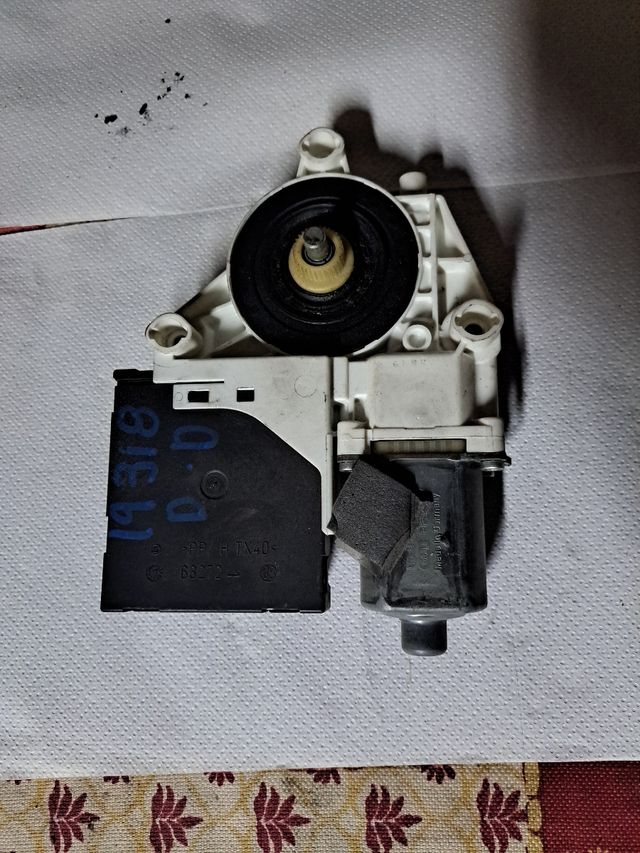 MOTOR ELEVALUNAS DELANTERO DERECHO