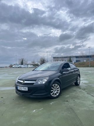 Opel Astra GTC AVERIADO