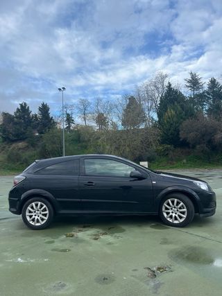 Opel Astra GTC AVERIADO