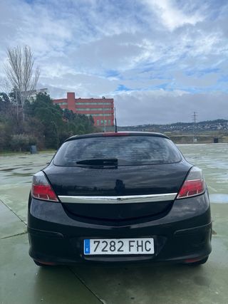 Opel Astra GTC AVERIADO