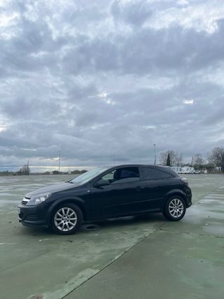Opel Astra GTC AVERIADO