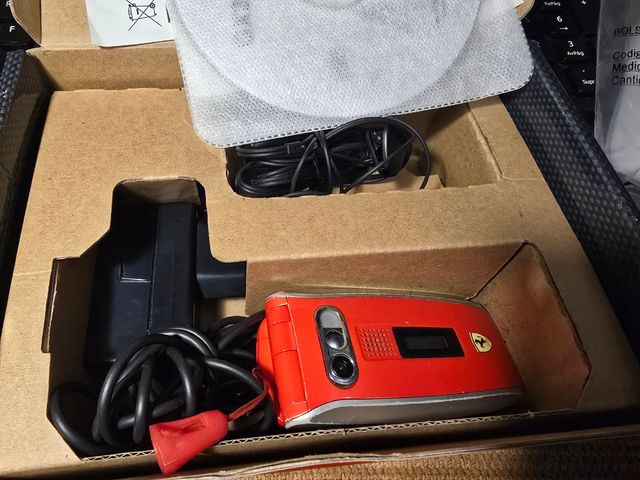 teléfono  Ferrari GX25.. funcionando.
