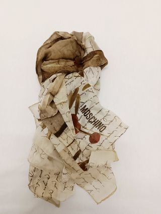 Foulard Moschino quadrato, portrait and olives