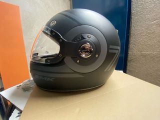 Casco y guantes para moto