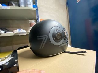 Casco y guantes para moto