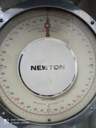Báscula Newton antigua