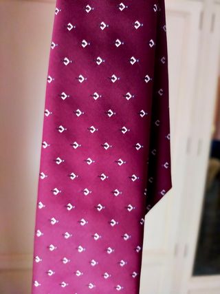 Corbata clásica burdeos 