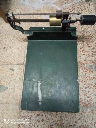 Báscula marca Ideal antigua
