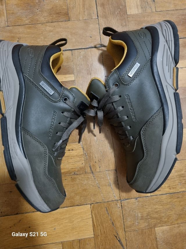 Zapatillas Skechers Goretex.