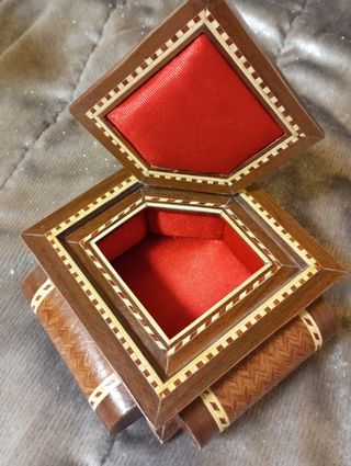 Joyero hecho a mano.