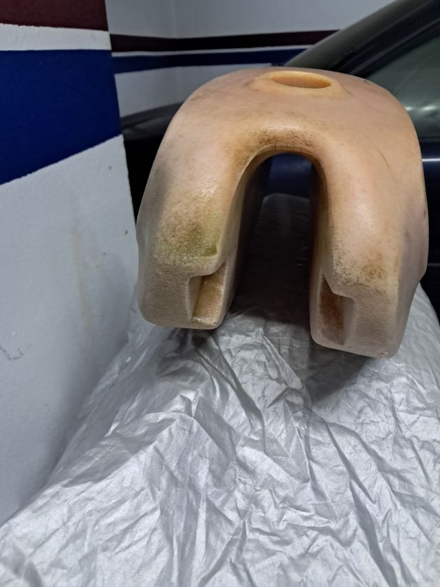 Deposito moto antigua movilete.