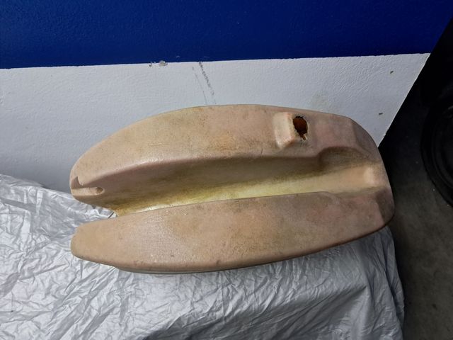 Deposito moto antigua movilete.