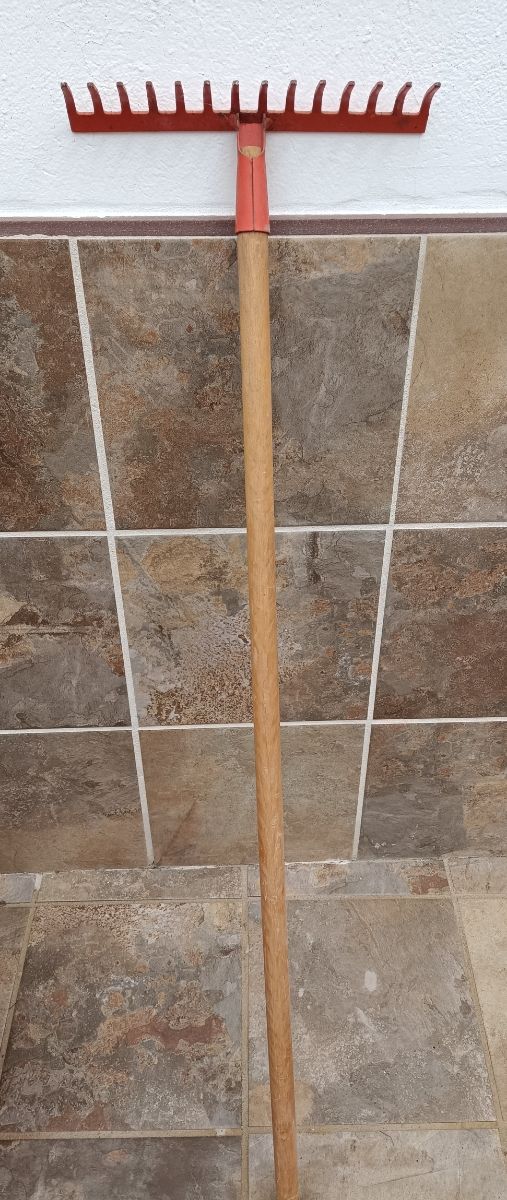 Rastrillo Bellota muy nuevo
