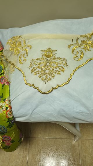 Falda fallera y manteleta ,pico