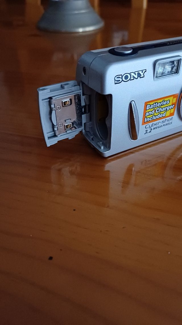 CAMARA DE FOTOS DIGITAL SONY CYBER-SHOT DSC-P32