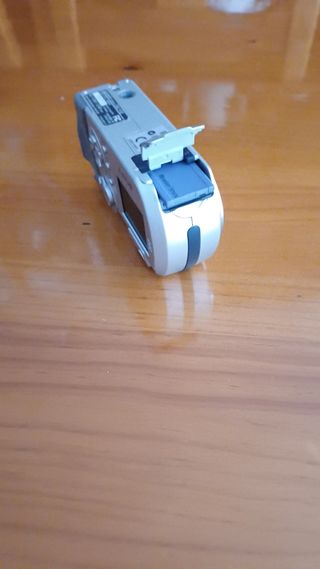 CAMARA DE FOTOS DIGITAL SONY CYBER-SHOT DSC-P32