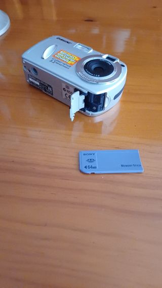 CAMARA DE FOTOS DIGITAL SONY CYBER-SHOT DSC-P32