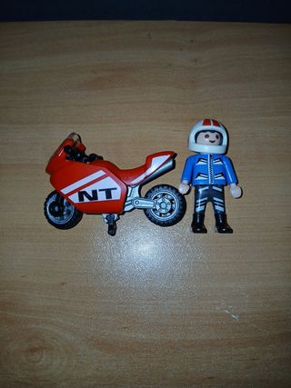 Niño con moto de Playmobil