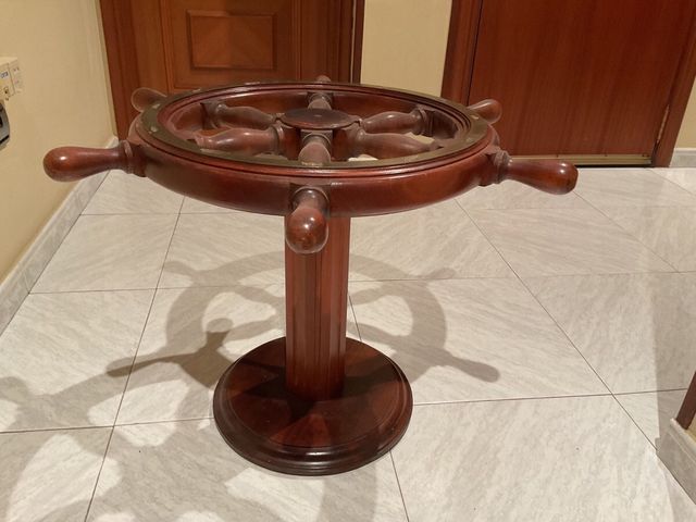 Mesa de Timón de madera de teca y cristal oscuro