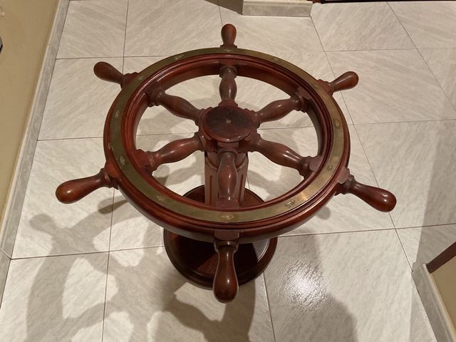 Mesa de Timón de madera de teca y cristal oscuro