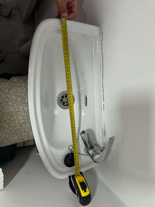 Lavabos pequeños con grifo