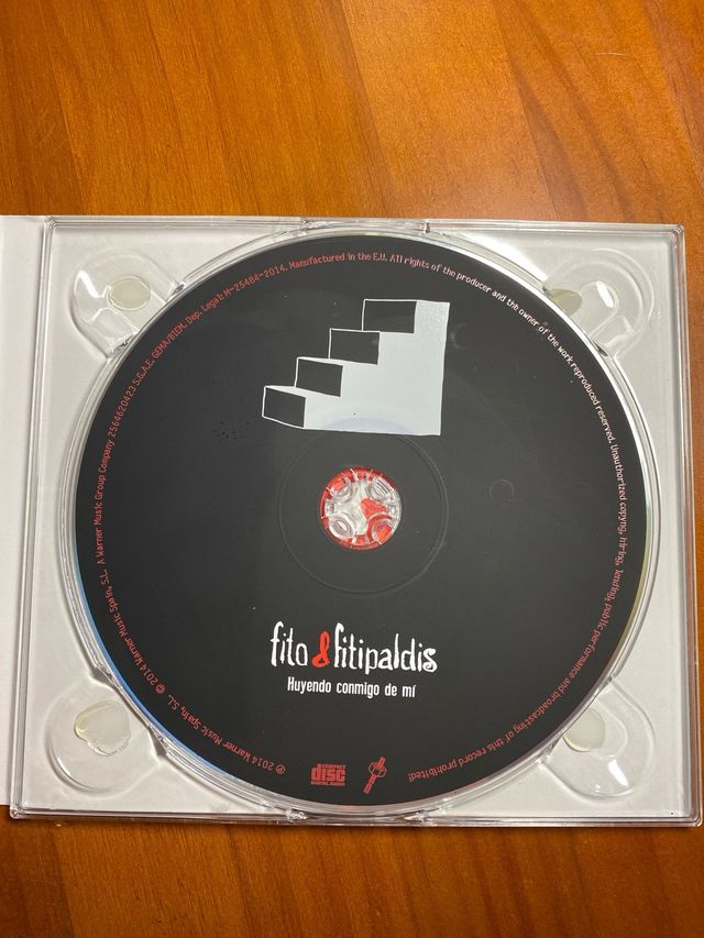 Fito y Fitipaldis “Huyendo Conmigo de mi”