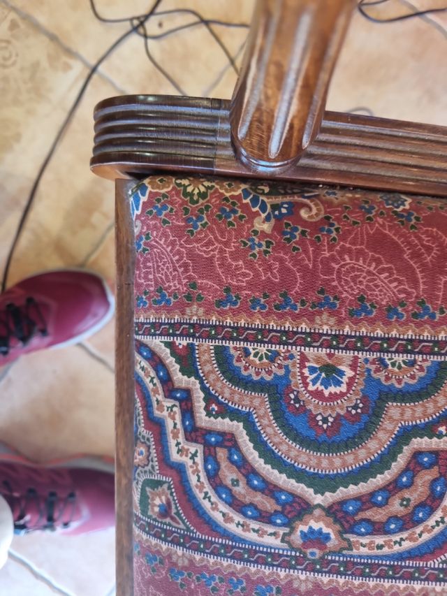 Sedia barocca inglese, braccioli, tessuto damascato